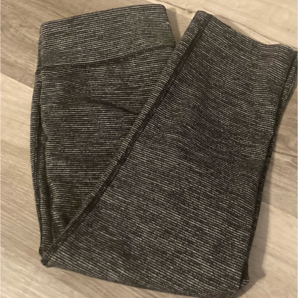 💎 (4/$30) Sz XL Old Navy Active OS Grey Capri Leggings - Picture 5 of 8